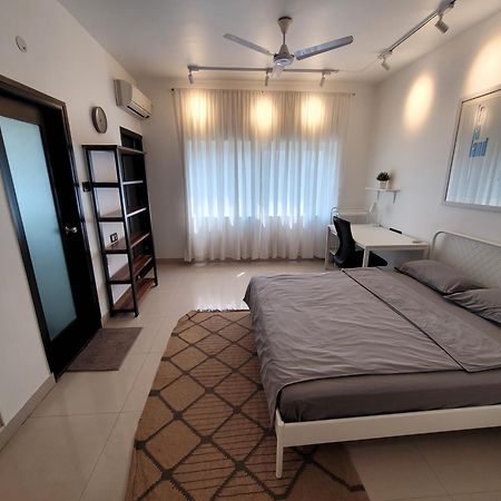 Lotus Korean Hotel Бангалор Екстериор снимка