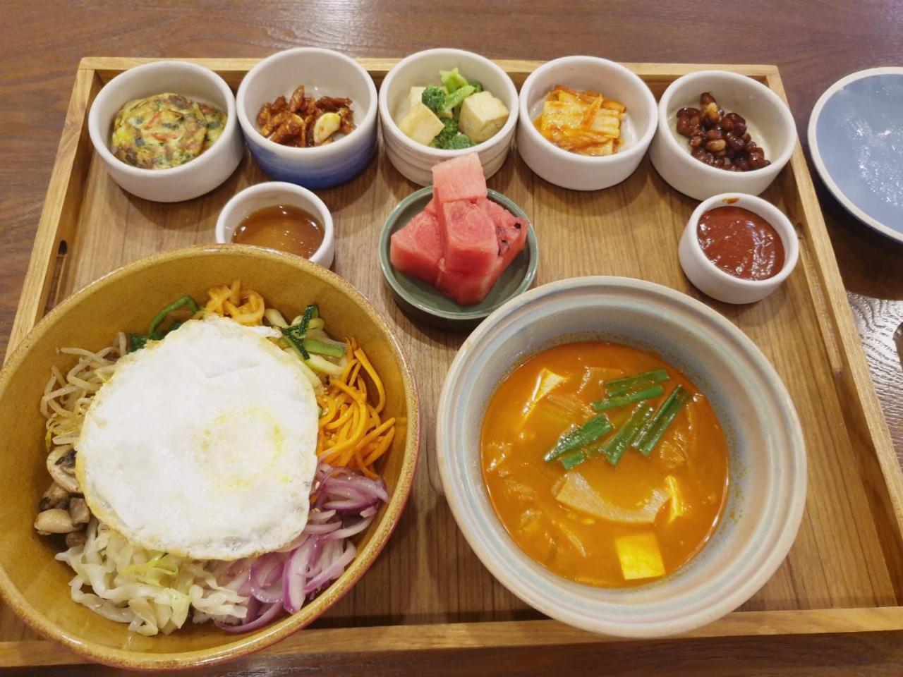 Lotus Korean Hotel Бангалор Екстериор снимка