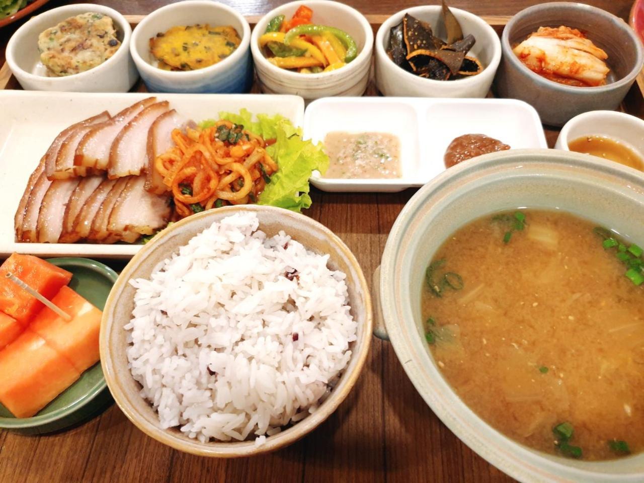 Lotus Korean Hotel Бангалор Екстериор снимка